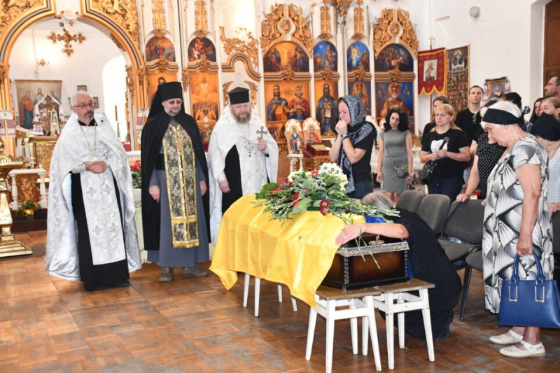 Мати втратила другого сина: на Чернігівщині попрощалися із полеглим захисником