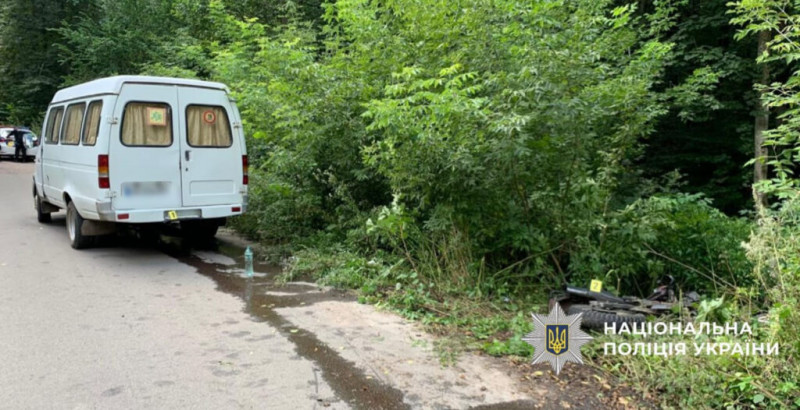 На Чернігівщині п’яний мотоцикліст врізався в шкільний автобус: подробиці ДТП