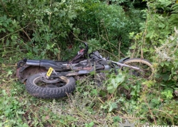 На Чернігівщині п’яний мотоцикліст врізався в шкільний автобус: подробиці ДТП На Чернігівщині п’яний мотоцикліст врізався в шкільний автобус: подробиці ДТП