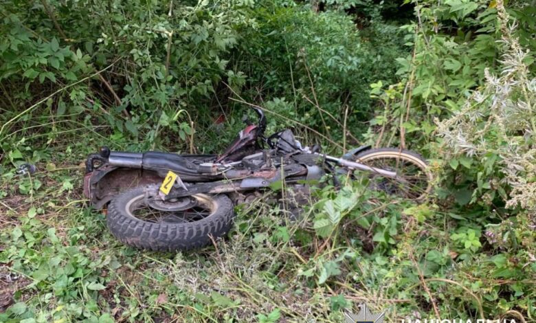 На Чернігівщині п’яний мотоцикліст врізався в шкільний автобус: подробиці ДТП