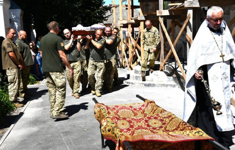 На Чернігівщині попрощалися з воїном