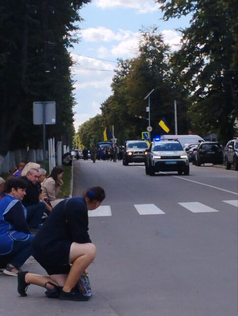 На Чернігівщині прощалися із воїном, який помер унаслідок хвороби