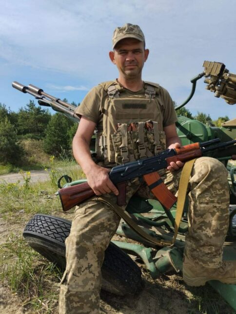 На Чернігівщині прощалися із воїном, який помер унаслідок хвороби