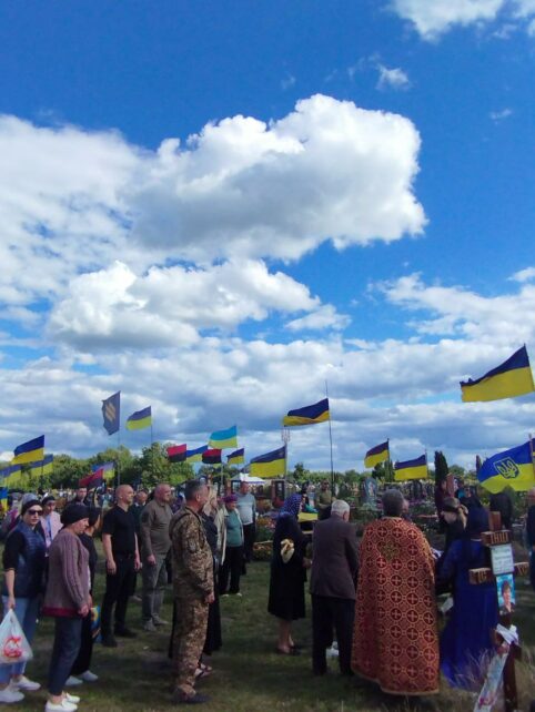 На Чернігівщині прощалися із воїном, який помер унаслідок хвороби