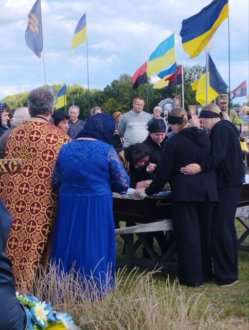 На Чернігівщині прощалися із воїном, який помер унаслідок хвороби