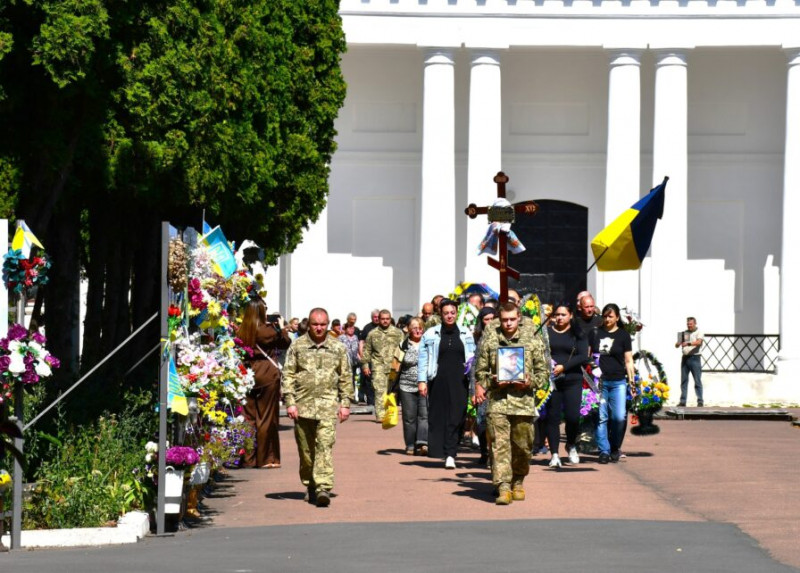 На Чернігівщині прощалися з полеглим воїном