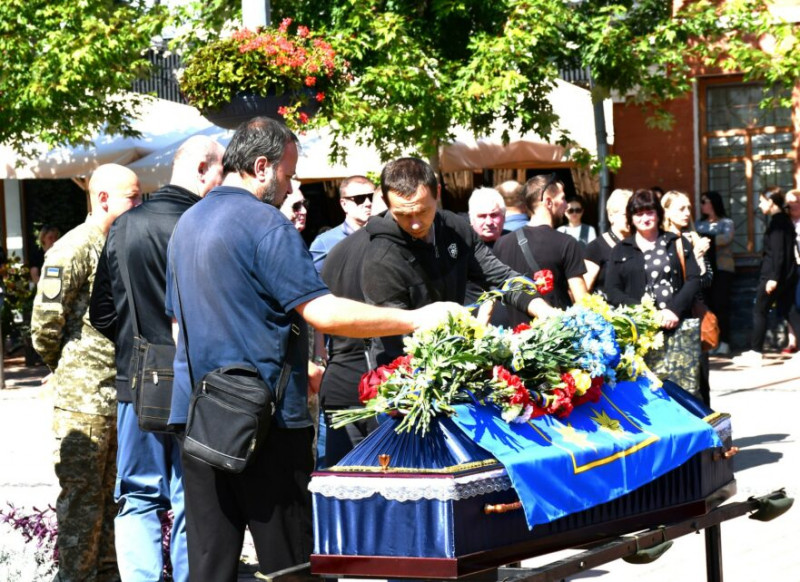 На Чернігівщині прощалися з полеглим воїном