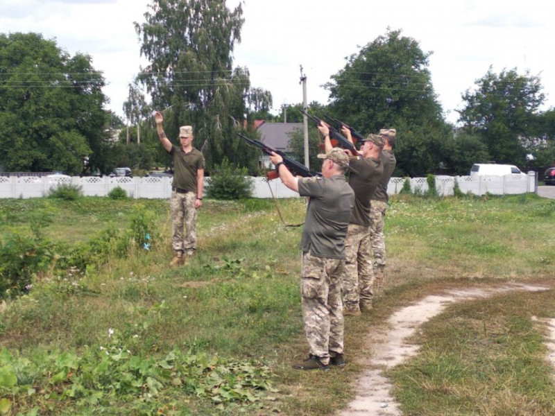 На Чернігівщині провели в останню путь воїна, якого понад рік вважали зниклим безвісти