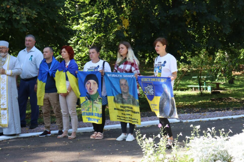 На Чернігівщині відкрили Алею Надії, присвячену безвісти зниклим воїнам (Фото)