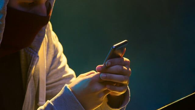 На Чернігівщині викрили 22-річного шахрая, який продав неіснуючий телефон