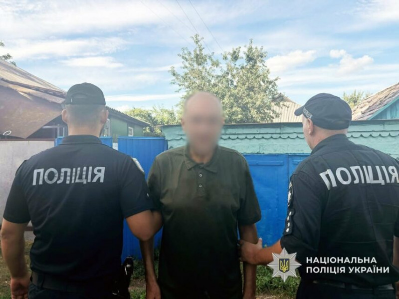 На Чернігівщині затримали чоловіка за незаконне зберігання гранат та пістолета (Фото)