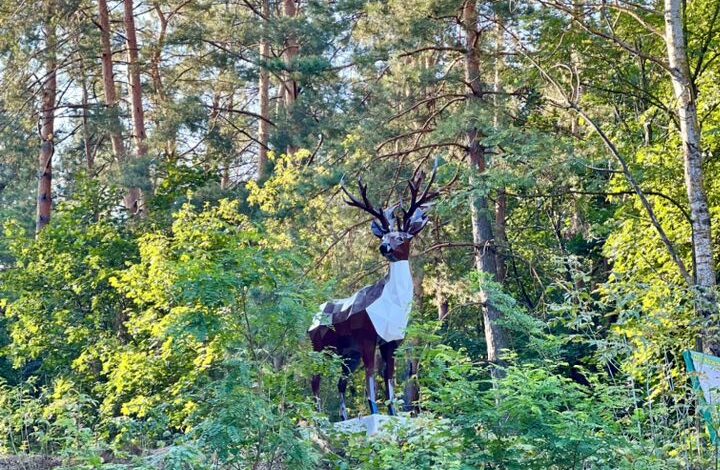 На виїзді до Остра встановили скульптуру оленя (Фото)