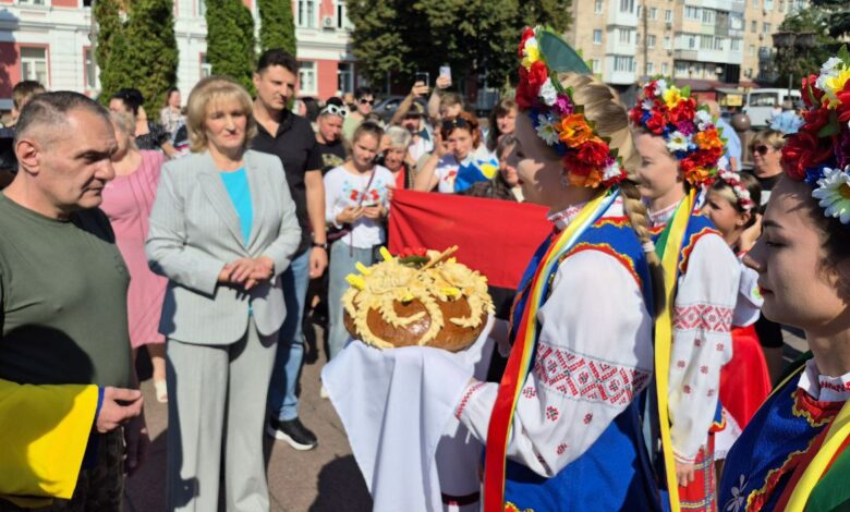 Прилуцька громада зустріла звільненого з полону героя