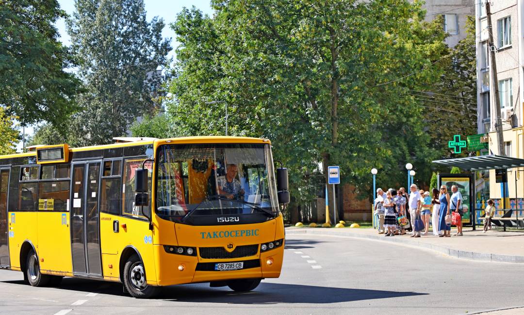 Ремонт дороги та зміни в русі транспорту: фоторепортаж із вулиці Курсанта Єськова