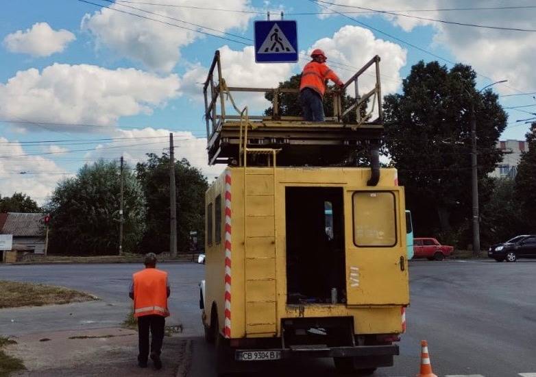 Роботи КП «Міськсвітло» за минулий тиждень: освітлення, світлофори та дорожні знаки