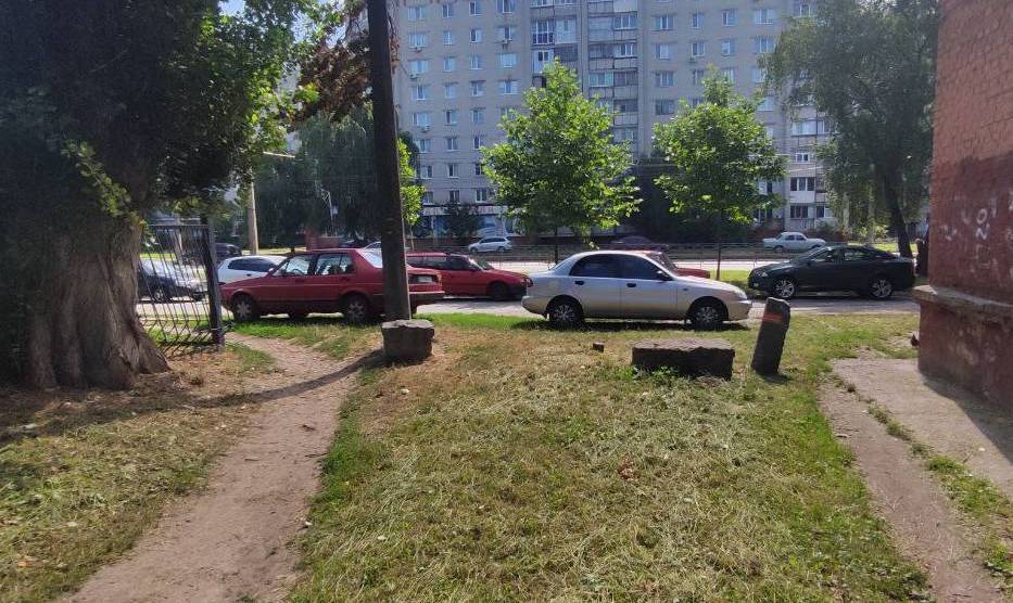 У Чернігові демонтують ще 86 тимчасових об’єктів і один металевий гараж, що встановлені незаконно