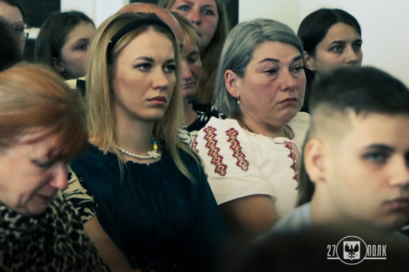 У Чернігові рідним загиблих нацгвардійців передали державні нагороди (Фото)