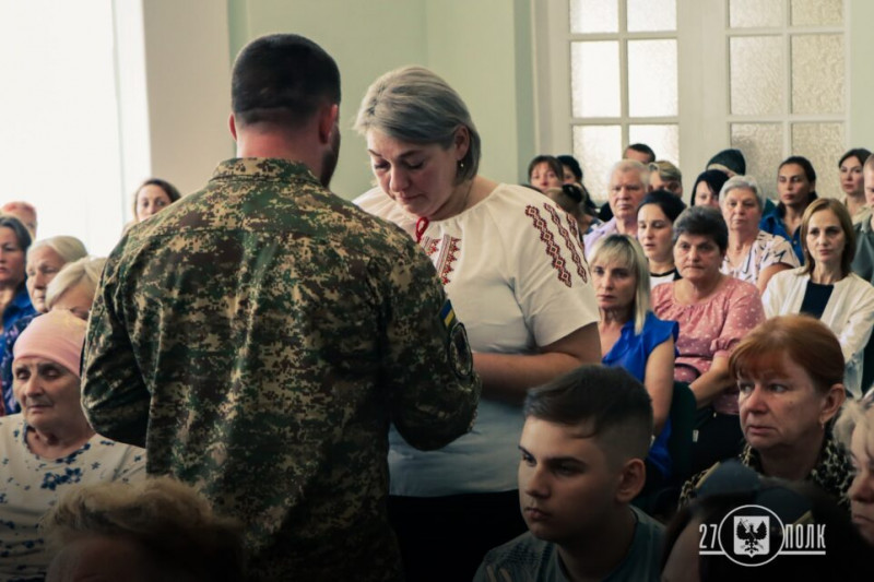 У Чернігові рідним загиблих нацгвардійців передали державні нагороди (Фото)