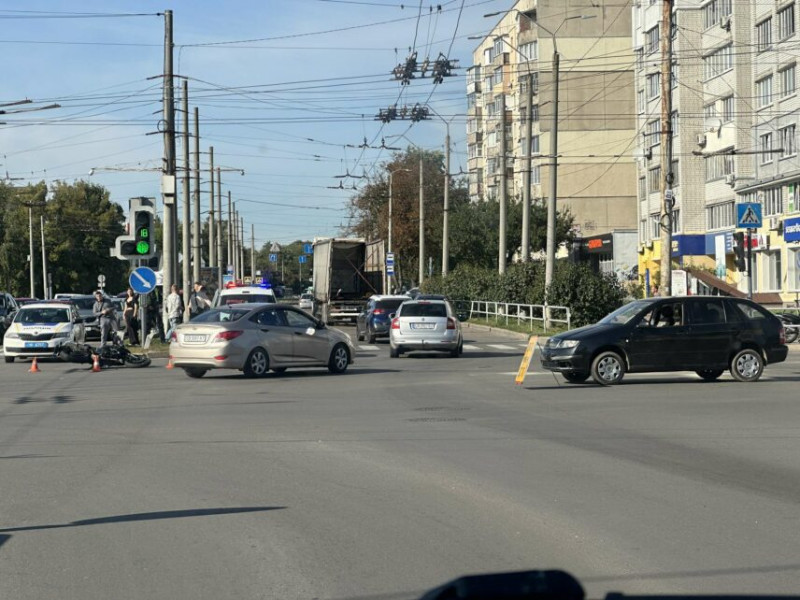 У Чернігові в ДТП потрапив мотоцикліст (Фотофакт)