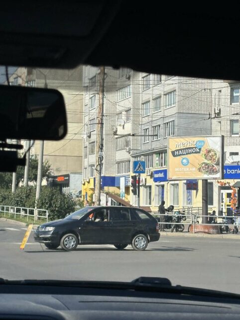 У Чернігові в ДТП потрапив мотоцикліст (Фотофакт)