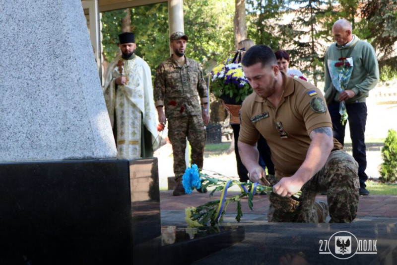 У Чернігові відкрили меморіал загиблим воїнам