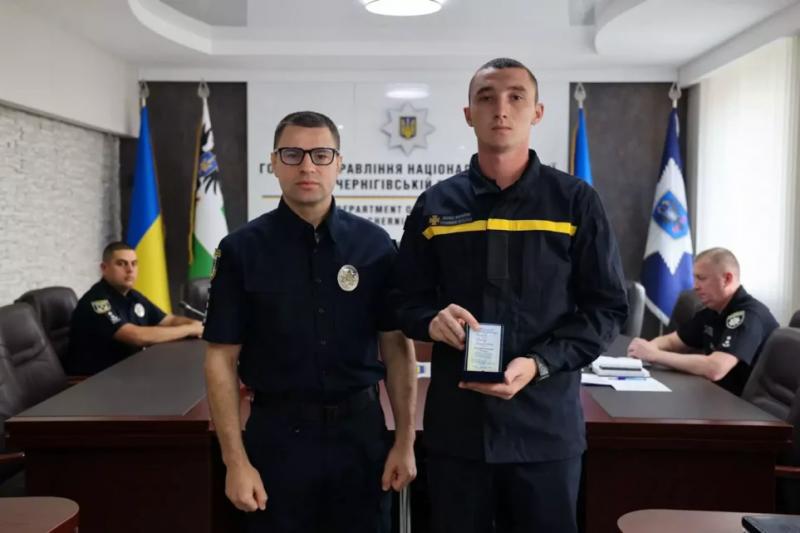 У Чернігові відзначили рятувальників та правоохоронців, які розшукали зниклих у полі дітей (Фото)