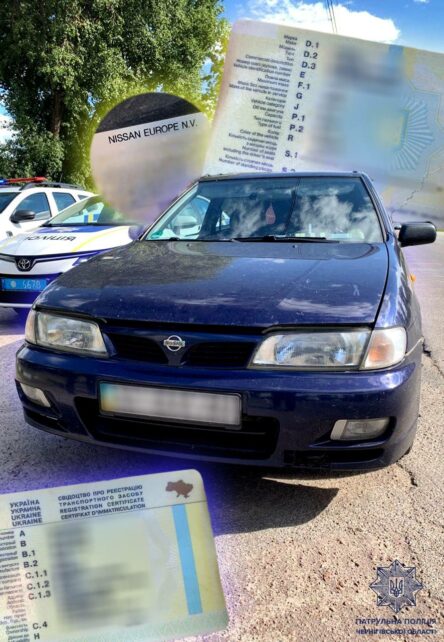 У Чернігові зупинили автівку з підробленими документами