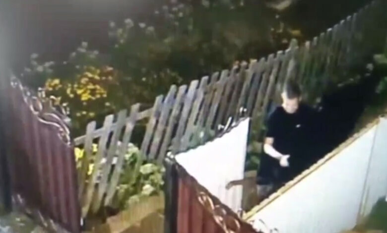 У Сновську двоє неповнолітніх пошкодили громадську вбиральню (Відео)
