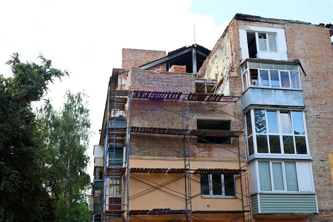 Відновлення багатоповерхівки на вулиці Козацькій триває