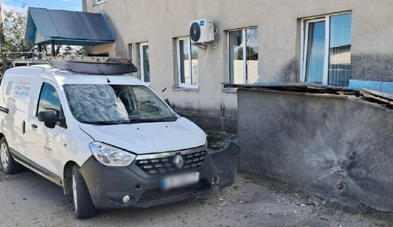 Ворог поцілив безпілотником в автівку: внаслідок ворожої атаки на Чернігівщині поранено чоловіка (Фото)
