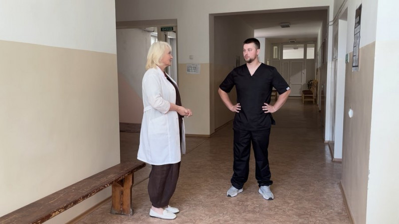 Фізичний терапевт з Чернігівщини зазнав поранень у боях, а після реабілітації повернувся до роботи з пацієнтами