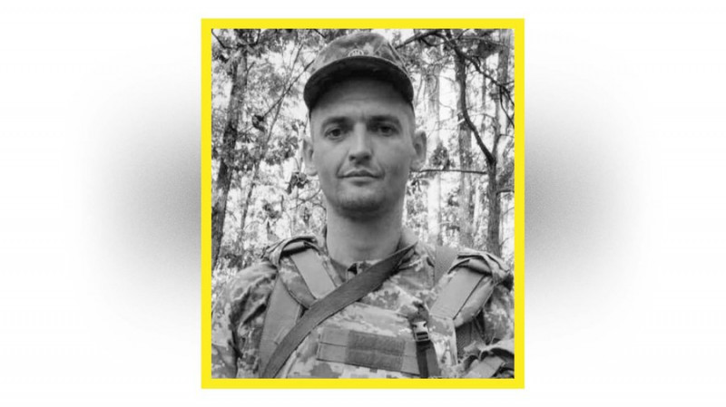 На Чернігівщині попрощалися з двома бійцями: Сергієм Гнітієм та Дмитром Шатаном, які загинули на фронті