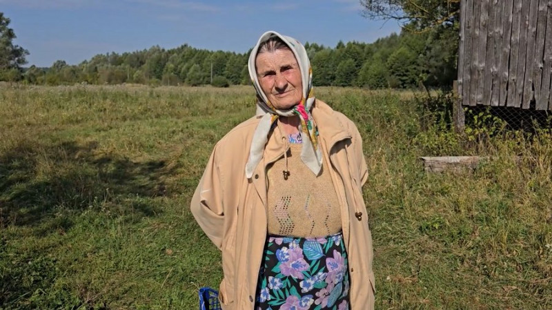 "Якби мене забрали від землі – я б померла": як живуть 9 останніх людей у селі Киселівка на прикордонні Чернігівщини