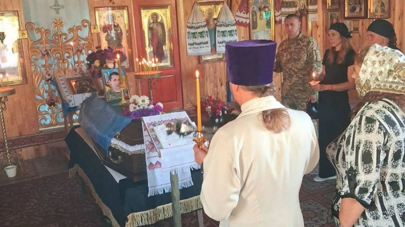 "Пішли з братом добровольцями у березні 2022-го": на Чернігівщині попрощалися з бійцем Олексієм Шишковим