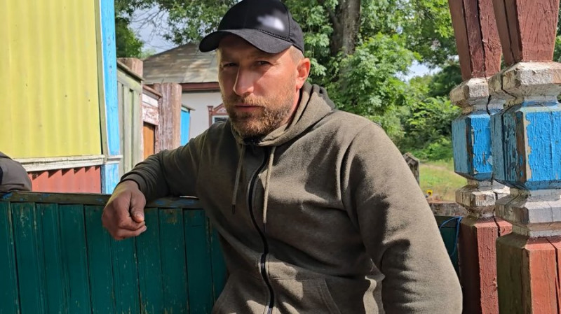 "Одну кішку вбило, іншій осколок влучив у лапу": родина з Грем’яча на Чернігівщині вивезла 12 тварин із-під обстрілів