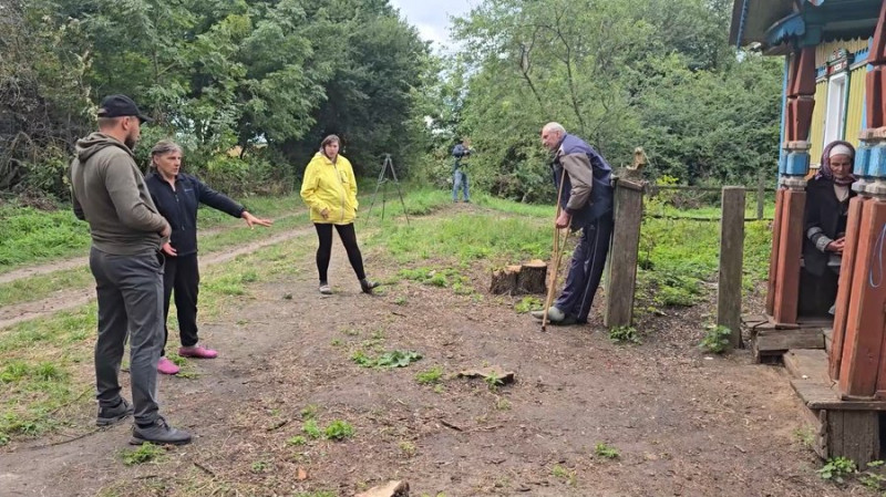 "Одну кішку вбило, іншій осколок влучив у лапу": родина з Грем’яча на Чернігівщині вивезла 12 тварин із-під обстрілів