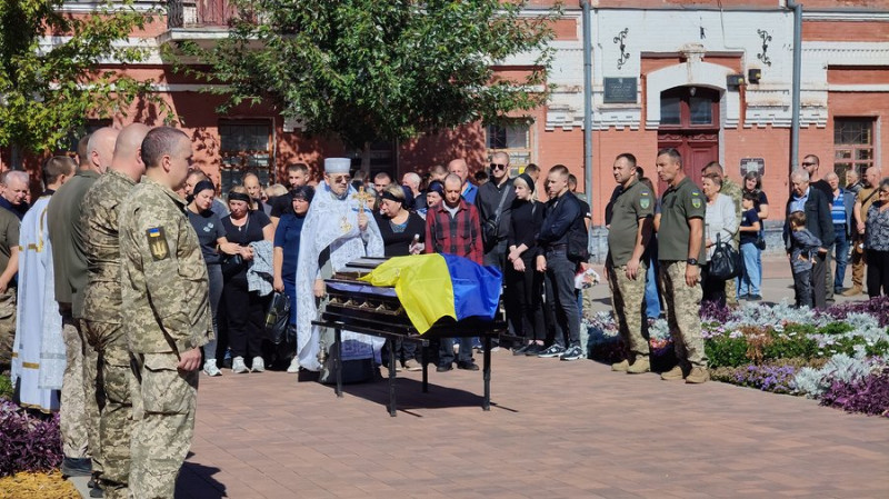Захисників Андрія Чауса, Василя Медовника та Василя Дьолога поховали 21 вересня на Чернігівщині