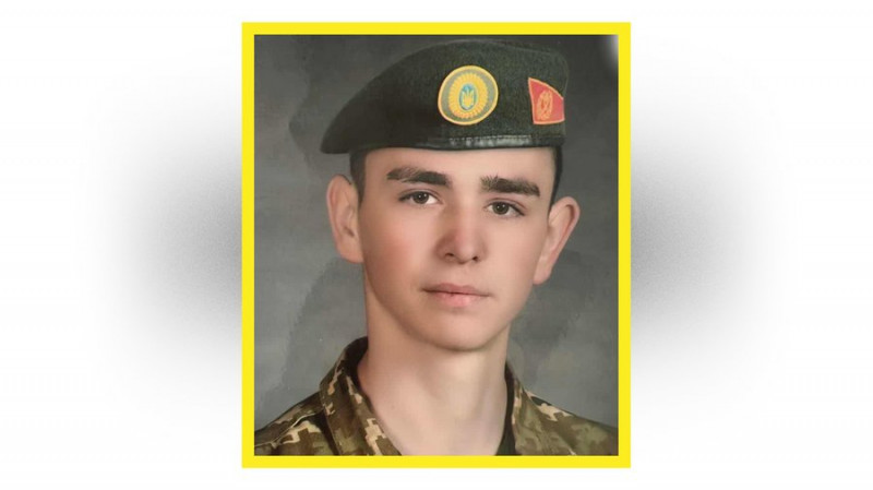 На Чернігівщині поховали бійців Романа Бугаєва, Дмитра Кручка та В'ячеслава Дорошенка, які загинули на фронті