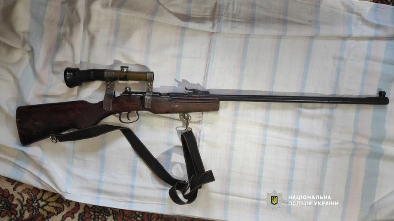 У чотирьох районах Чернігівщини правоохоронці вилучили 160 кущів коноплі, 100 рослин маку, 1,5 кг канабісу, зброю