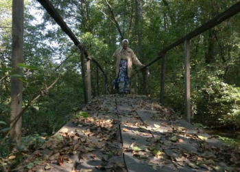 "Якби мене забрали від землі – я б померла": як живуть 9 останніх людей у селі Киселівка на прикордонні Чернігівщини «Якби мене забрали від землі – я б померла»: як живуть 9 останніх людей у селі Киселівка на прикордонні Чернігівщини