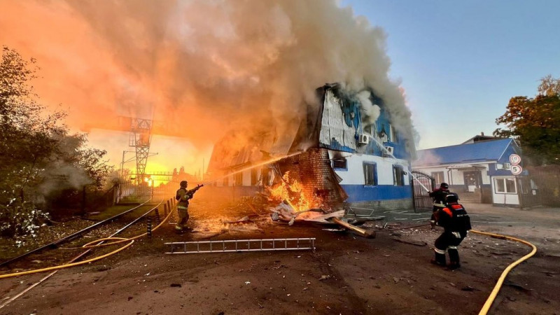 На Чернігівщині російський БпЛА зруйнував будинок літньої жінки, її врятували сусіди