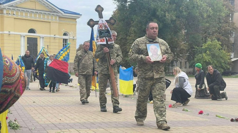 На Чернігівщині попрощались із загиблим захисником України Олегом Дубинським