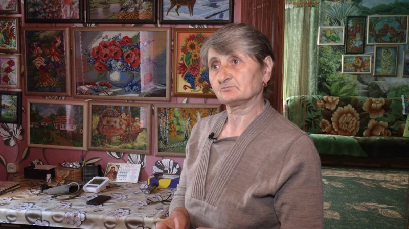 Почала вишивати, щоб врятуватися від депресії: історія Надії Приходько з Чернігіщини
