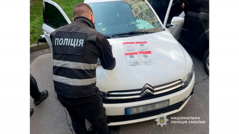 За 6 000 доларів до Білорусі: на Чернігівщині затримали підозрюваних в організації перетину кордону чоловіками