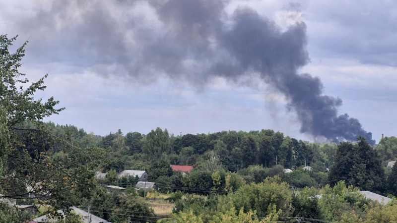 Понад 10 атак дронами за пів дня: війська РФ пошкодили будинки та об`єкти інфраструктури у Семенівці на Чернігівщині
