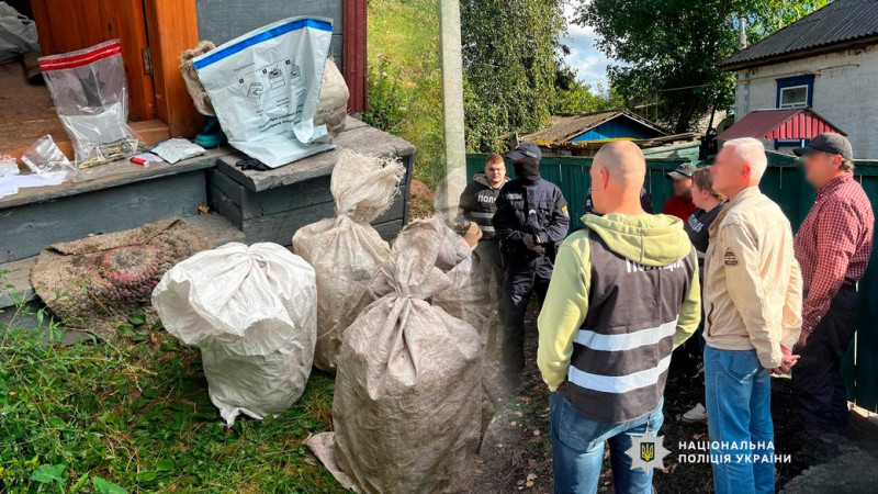 Викрали гербіциди на 110 тис. грн та авто: на Чернігівщині затримали батька і сина, яких підозрюють у декількох злочинах