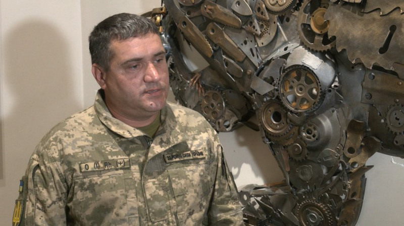 "Символ бригади": у Чернігові військовослужбовець зробив металеву статую Семаргла