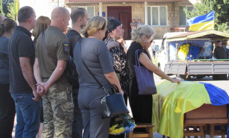 Бобровицька громада провела в останню путь Захисника України