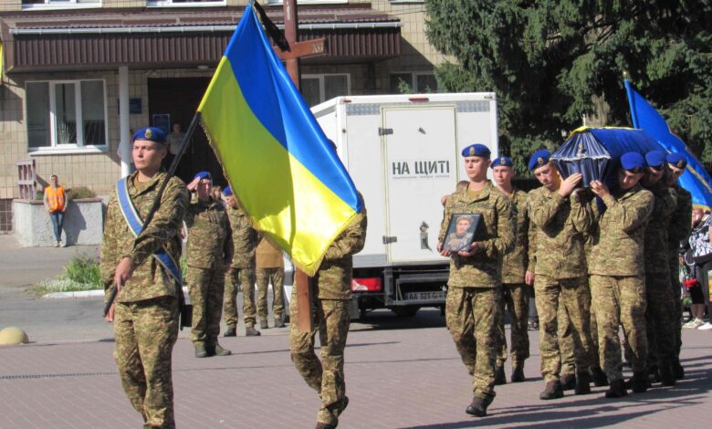 Бобровицька громада в скорботі: Захисник України повернувся додому на щиті