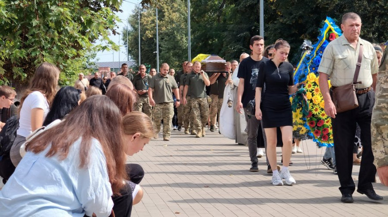 На Чернігівщині попрощалися з трьома захисниками – Олександром Іщенком, Юрієм Пінчуком та Михайлом Помазом